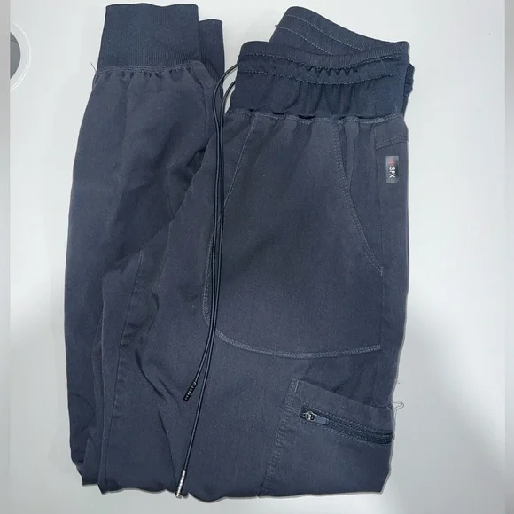 Grey's Anatomy Women's Gray Scrub Set Size XSP/S - Picture 3 of 9